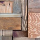 escultura de pared con detalle de las piezas de madera