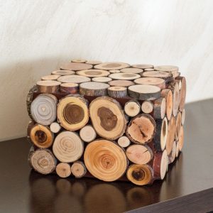 peana de madera con rodajas